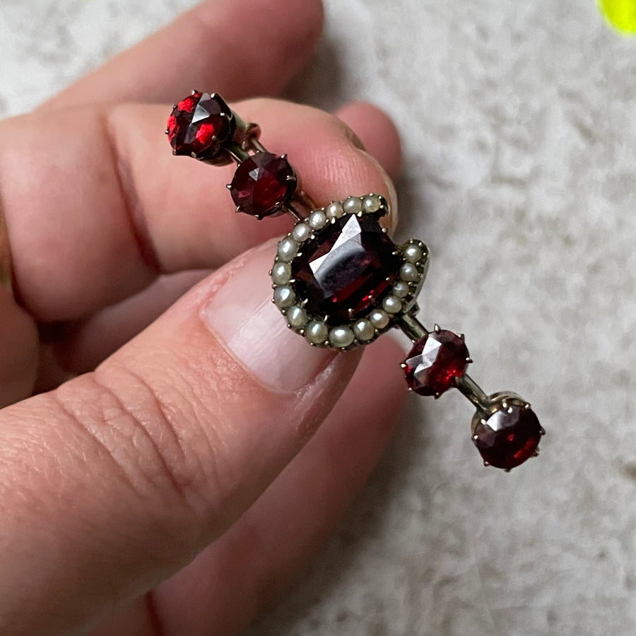 Victorian garnet, seed pearl and white gold Brooch